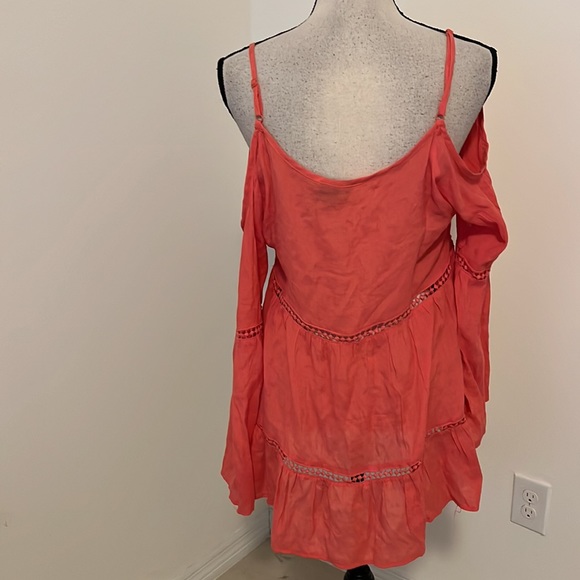 Adorable 🍊cold shoulder shirt large long sleeve ruffled hem adj spaghetti sraps - Picture 3 of 4